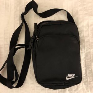 Nike heritage crossbody bag
